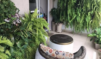 Apartamento com 2 suítes, varanda, vaga e lazer.