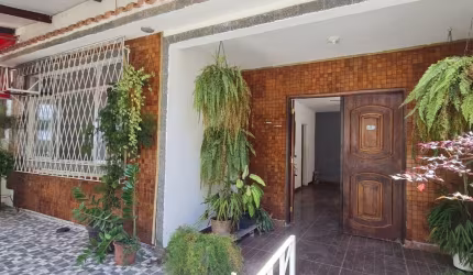 Casa na Freguesia com 3 quartos, suíte, vaga de garagem.