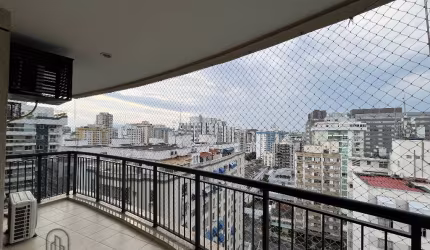 Apartamento de 2 quartos, suíte, varanda e vaga.