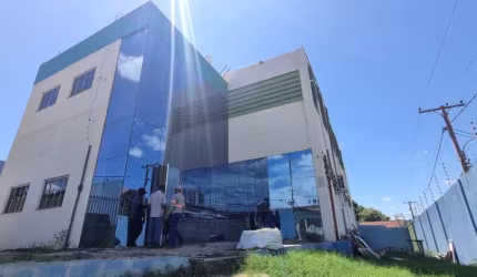 ALUGO - Armazém de 1200m² próximo Av Miguel Sutil em Cuiabá - MT