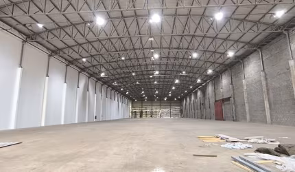 ALUGO -  Armazém com 4.017,49m² em condomínio fechado no Distrito Industrial de Cuiabá MT