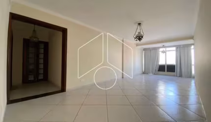 Apartamento grande localizado no centro de Marília.