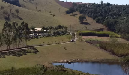 SÍTIO EM IGARATÁ/SP COM LAGOS, CAMPO DE FUTEBOL E SAUNA