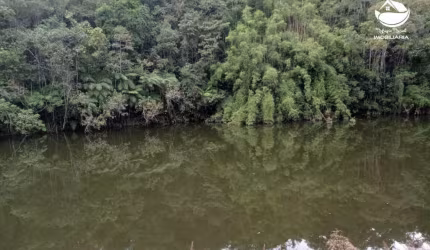 LINDA FAZENDA COM LAGOS E NASCENTES EM SJC