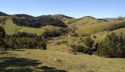 SÍTIO EM CUNHA CERCADO POR UMA LINDA PAISAGEM COM ÁGUA DE MINA E ESCRITURA OK