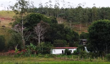 SÍTIO COM LINDA VISTA E ÓTIMA LOCALIZAÇÃO EM IGARATÁ/SP
