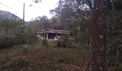 CHÁCARA COM LINDO RIACHO EM SÃO FRANCISCO XAVIER/SP