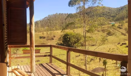 CHÁCARA EM SÃO FRANCISCO XAVIER COM LINDA VISTA PARA A SERRA DA MANTIQUEIRA