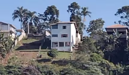 LINDO SOBRADO COM VISTA PANORÂMICA EM MONTEIRO LOBATO/SP