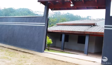 BELÍSSIMA CASA EM MONTEIRO LOBATO/SP