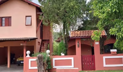 BELÍSSIMA CASA URBANA EM SÃO BENTO DO SAPUCAÍ/SP