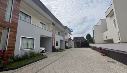 Geminado 3 Dormitórios em Condomínio Fechado - Bom Retiro, Joinville