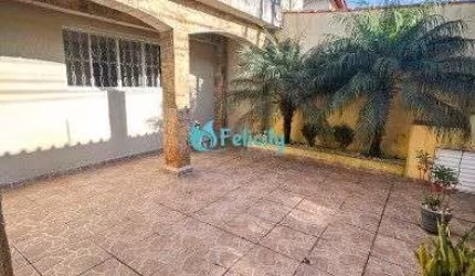 Sobrado com 3 dorms, 2 suítes, 2 vagas, no City Pinheirinho