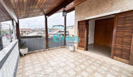Sobrado com 3 dorms sendo 1 suíte, 2 vagas, 150m2 na Chácara São João