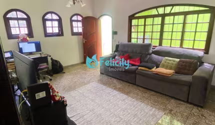 Casa com 2 dorms, 1 suíte, 2 vagas, 120m2 na Vila Guedes