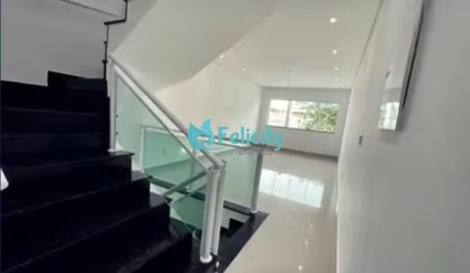 Sobrado com 3 dorms, 1 suíte, 3 vagas, 150m2 no Pq. São Domingos