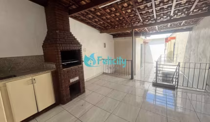 Sobrado com 2 dorms, 2 vagas, 100m2 na Vila Clarice