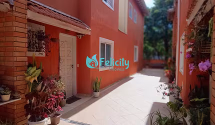 Sobrado em condomínio com 3 dorms, 1 suíte, 2 vagas, 91m2 no Jd. Santo Elias