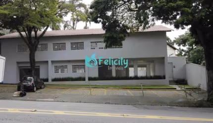 Prédio comercial com 615m2,  9 vagas no Alto de Pinheiros