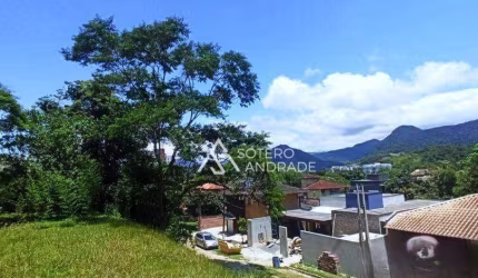 Terreno no Recanto Sandra na praia Martin de Sá, a 10 min. do centro de Caraguatatuba