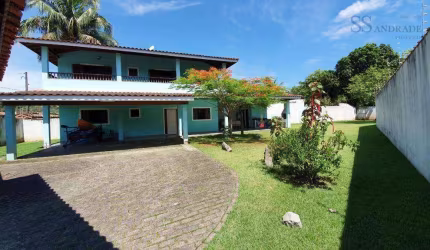 Belo imóvel com terreno amplo de 650m² de área total