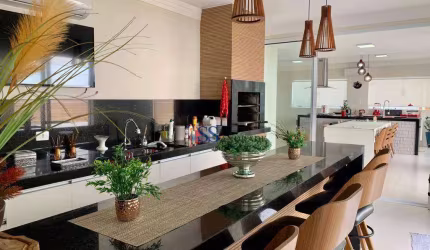 Casa com piscina ideal para quem quer conforto e beleza perto da praia