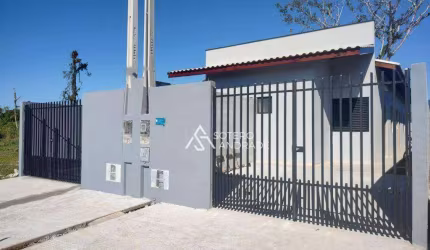 Casa novíssima no bairro Golfinho