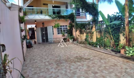 Linda casa no centro comercial do Massaguaçu