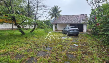 Casa com localização privilegiada na praia Massaguaçu