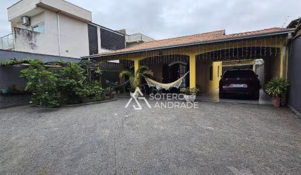 Linda casa com excelente localização no Pontal Santa Marina em Caragua