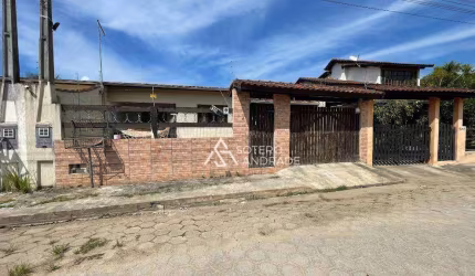 Casa com três dormitórios no Capricórnio II