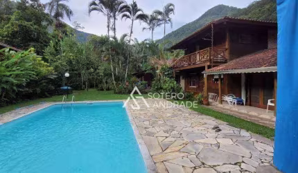 Maravilhosa casa cercada pela natureza, ideal para quem procura tranquilidade e qualidade de vida