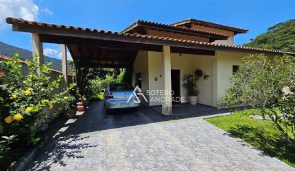 Casa com 600mª de área total perto da praia da Cocanha