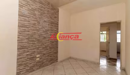 Casa com 2 quartos para alugar,  67m² - Jardim Presidente Dutra - Guarulhos/SP Por R$1.800