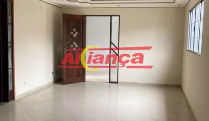 Casa com edícula para alugar 4 quartos, sendo 1 suíte e 2 vagas, 230 m², Gopoúva -R$ 5.200,00