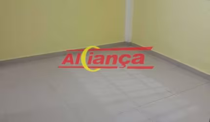 Sobrado com piscina para alugar com 3 quartos e 1 vaga coberta, Jd. Cumbica - Por R$ 2.700,00