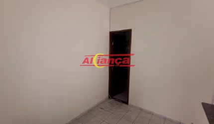Casa para alugar 45 M² com 1 quarto, Jd. Presidente Dutra - Por R$ 1.000,00