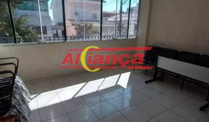 Casa comercial para alugar com 2 quartos e 1 vaga de garagem, Bom Clima - Por R$ 2.000,00
