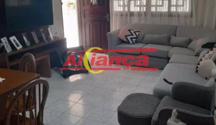 Sobrado para alugar com 4 quartos sendo 1 suíte e 2 vagas, Jd. Santa Mena - por R$ 4.000,00