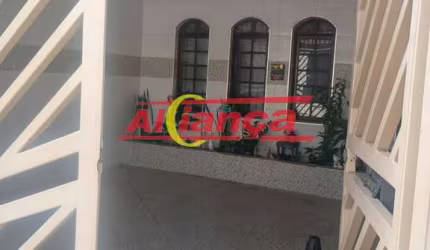 Sobrado para alugar, 4 quartos sendo 1 suíte e 3 vagas, 225m², Parque Continental Ii - R$ 3.200,00