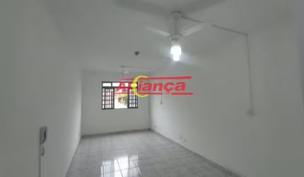 Sala para alugar, 31 m²  - Cocaia - Guarulhos/SP - por R$ 775,00