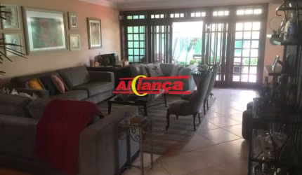 Sobrado para alugar com 3 quartos, sendo 3 suítes, 5 vagas de garagem, Vila Rosália - Guarulhos
