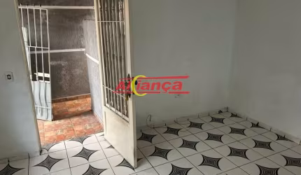 Casa para alugar, 2 quartos 90 m², Jardim Presidente Dutra- Guarulhos R$ 1.350,00