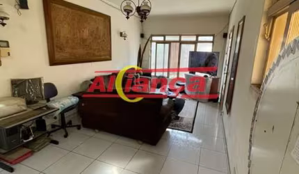 Sobrado com 3 quartos sendo 1 suíte para alugar,  340m² - Vila Galvão - Guarulhos/SP por R$4.500,00
