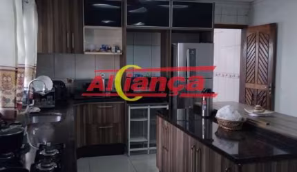 Sobrado com 4 quartos sendo 1 suíte para alugar, 350m² - Jardim Dourado - Guarulhos /SP - por R$6000