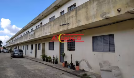 Casa com 2 quartos para alugar,  76,40m² - Vl Rio de Janeiro - Guarulhos/SP por R$ 1.508,99