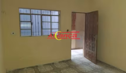Casa residencial para alugar com 2 quartos, quintal - Pq. Santos Dumont - Guarulhos  por R$: 1.300