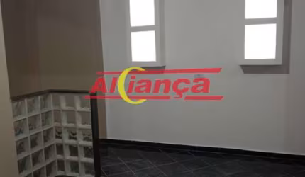 Casa individual para alugar com 2 quartos, 1 vaga - Pq. Jurema - Guarulhos  por R$: 2.800,00