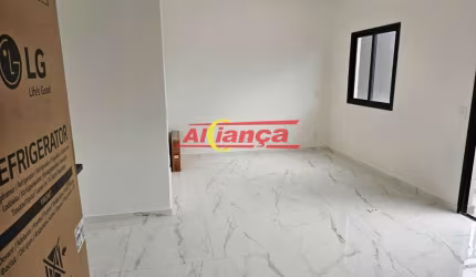 Apartamento Studio mobiliado com 30m² para alugar na Vila Galvão - por R$ 2.000,00