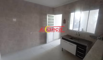 Casa para alugar com 1 quarto no Vila Galvão - Por R$ 1.450,00